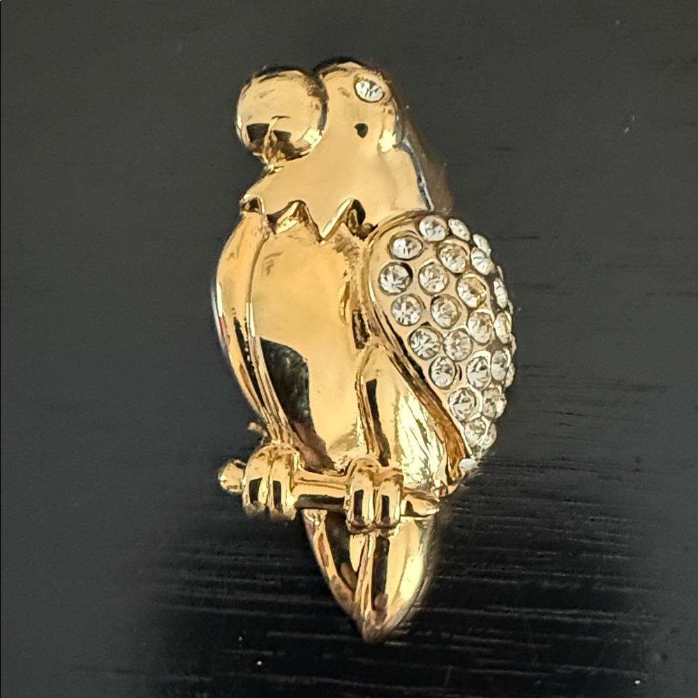 vintage gold-tone parrot brooch with clear rhinestones on the wing